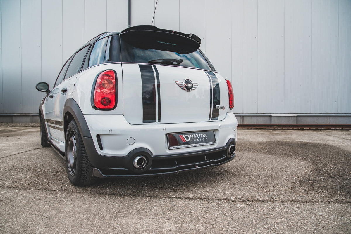 Diffuser montert på Mini Countryman MK1 JCW i nærbilde av hekken