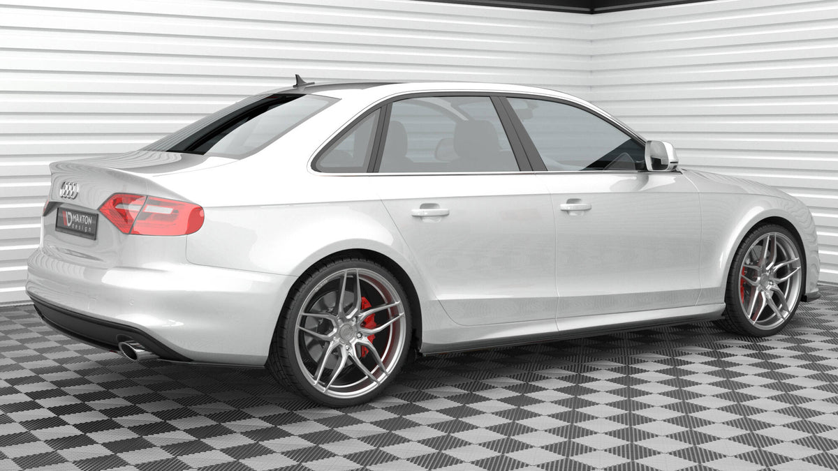 Maxton Design bakdiffuser for Audi A4 S-Line vist fra skrå vinkel