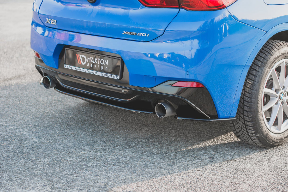 Diffuser BMW X2 F39 – sett bakfra på hvit bil