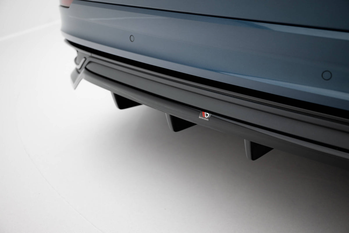Nærbilde av diffuser med vertikale stenger på Audi Q8 MK1