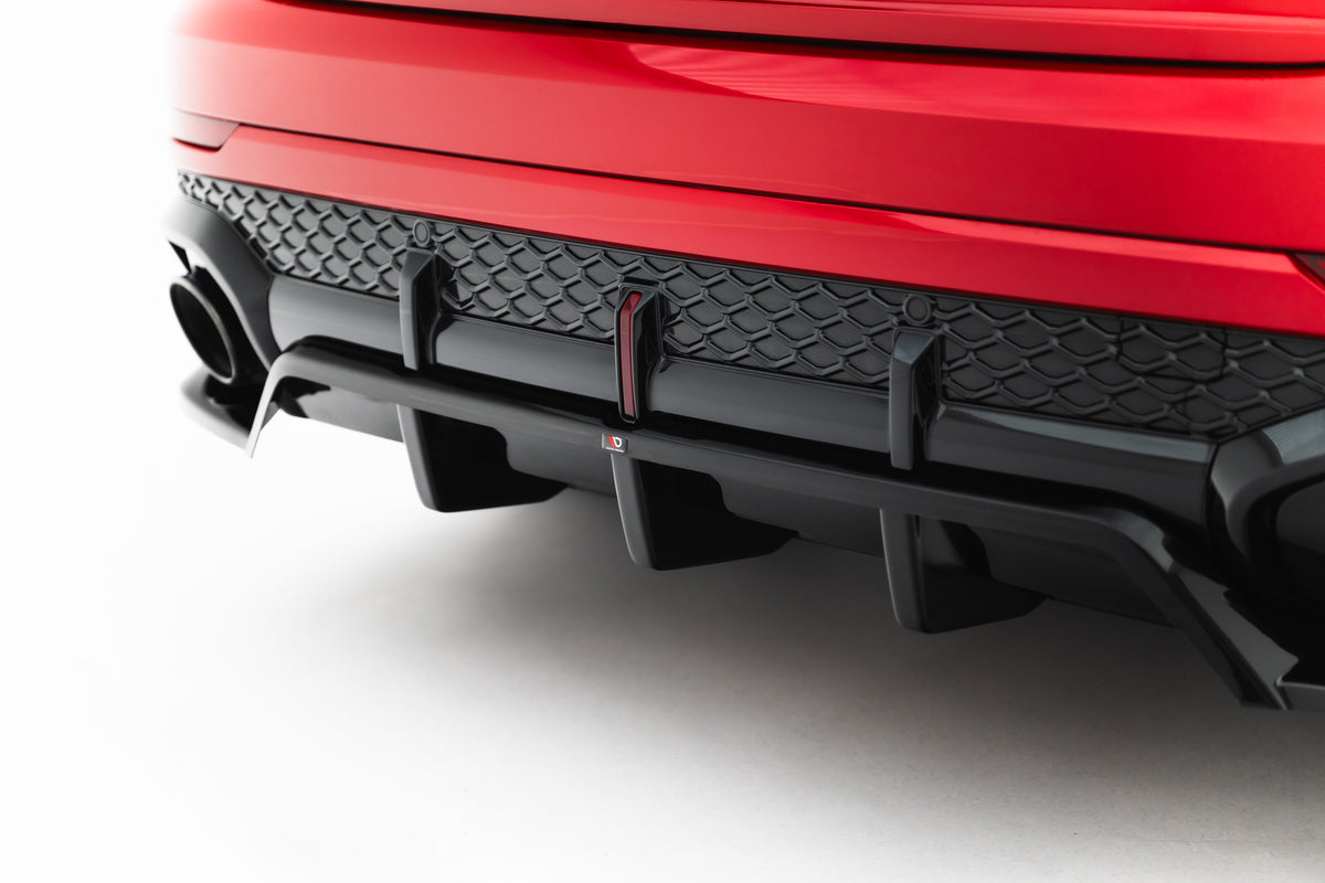 Audi RSQ8 Facelift bakparti med Maxton Design diffuser og vertikale splittere