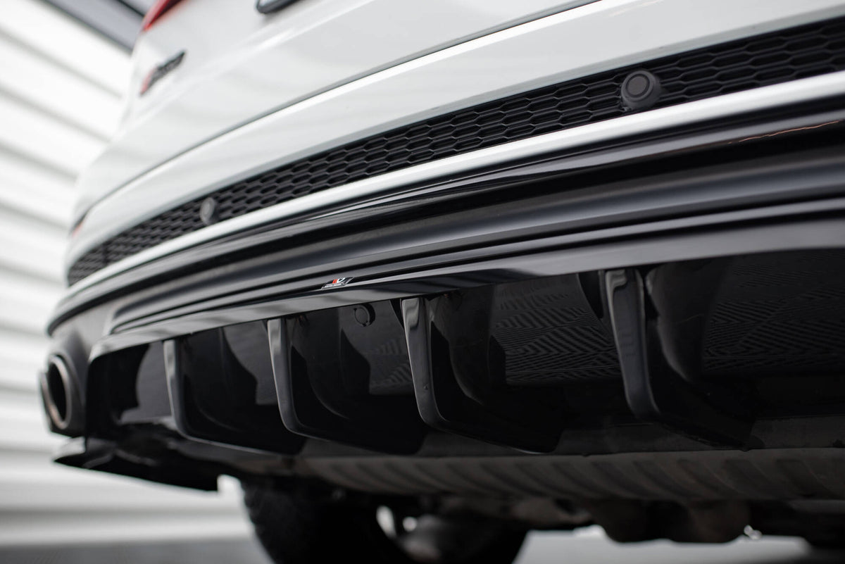 Diffuser Audi SQ8 sett fra siden med vertikale ribber