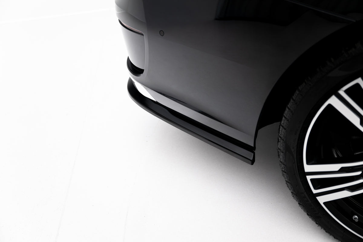 Bakre diffuser BMW 7-Serie G70 i strukturert sort finish, sett ovenfra