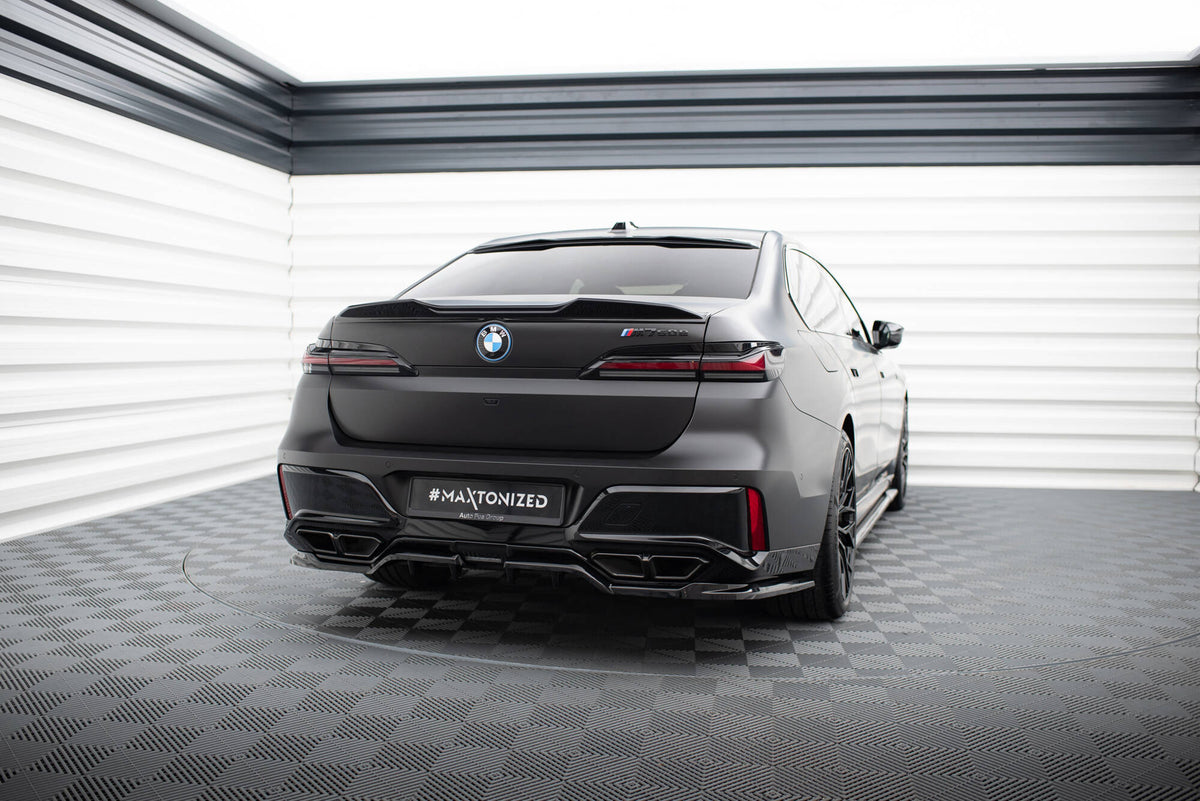 Sideprofil av diffuser for BMW M760E G70 som viser slank linjeføring og presis passform