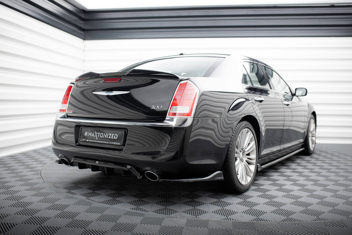 Diffuser til Chrysler 300 Mk2 i strukturert sort finish, skrå vinkel