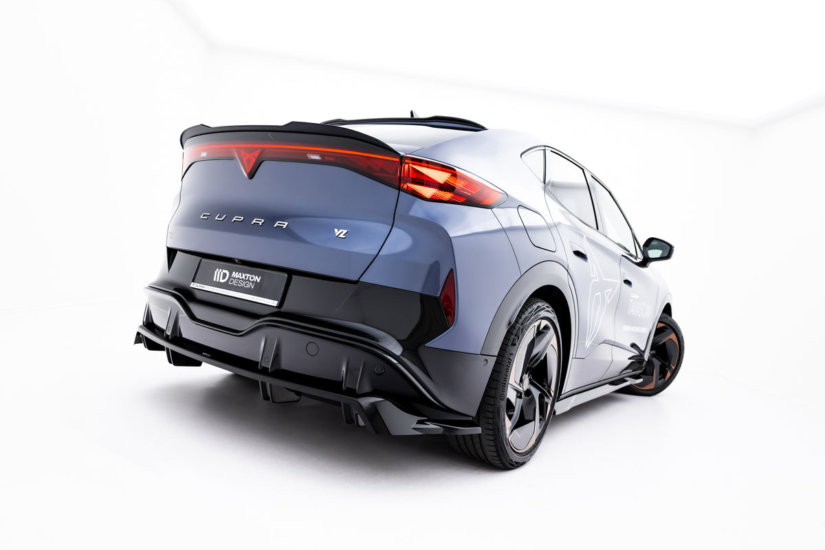 Baksplitter med vertikale ribber til Cupra Tavascan Mk1 i blank sort ABS