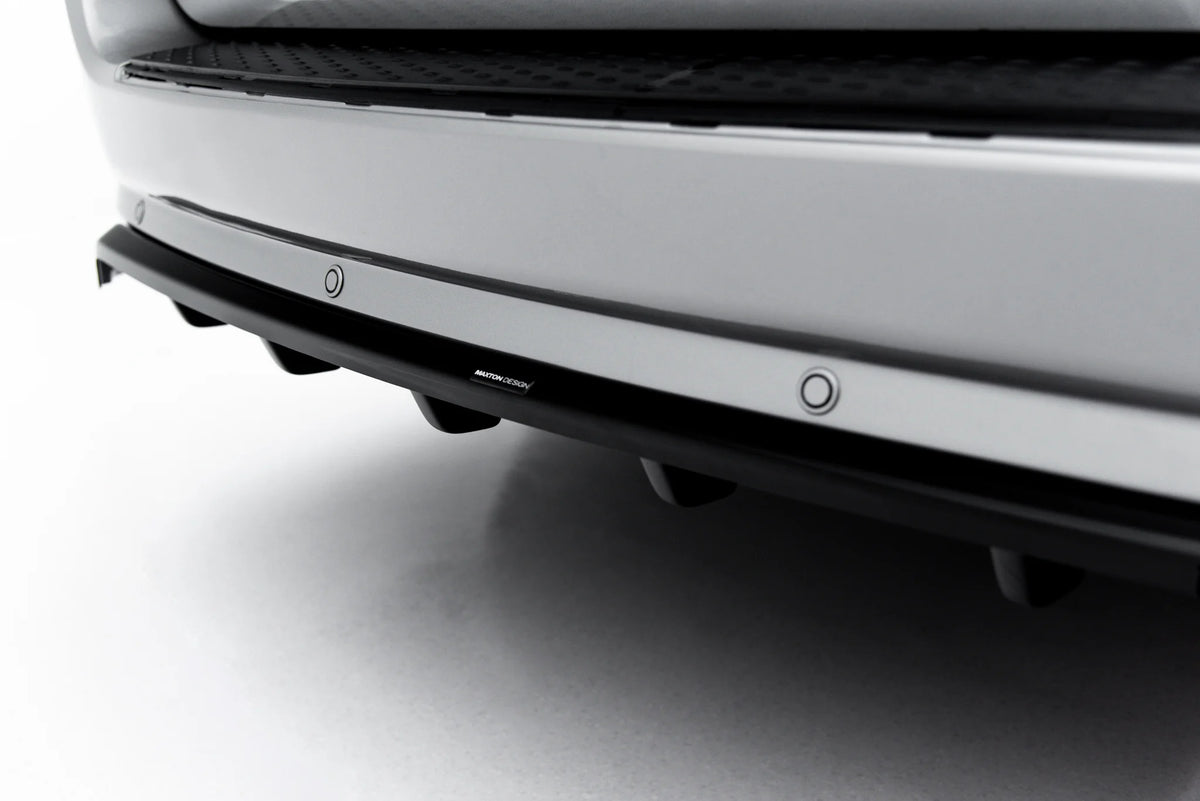 Nærbilde av diffuser med vertikale ribber til Dodge Grand Caravan Mk5 Facelift