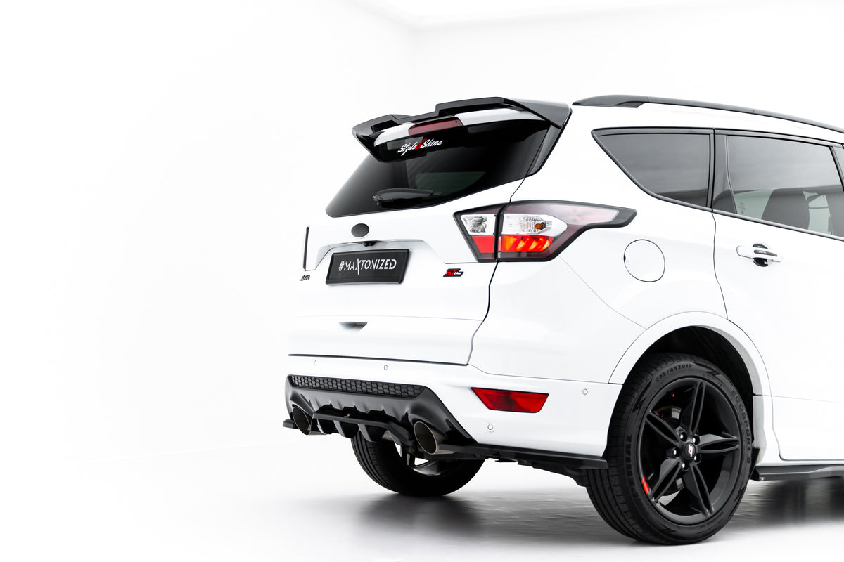 Nærbilde av vertikale ribber på diffuser til Ford Kuga ST-Line Mk2