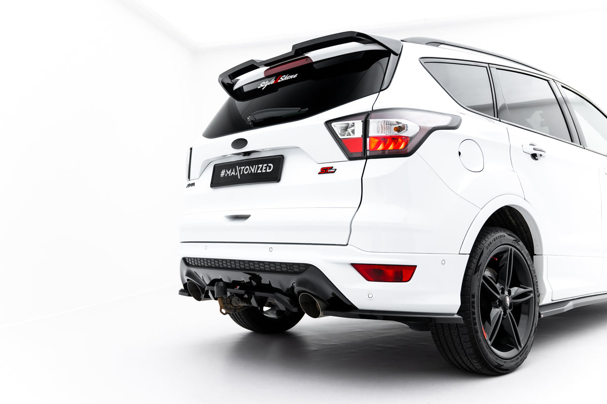 Detaljbilde av Gloss Black-overflate på diffuser til Ford Kuga Mk2 Facelift