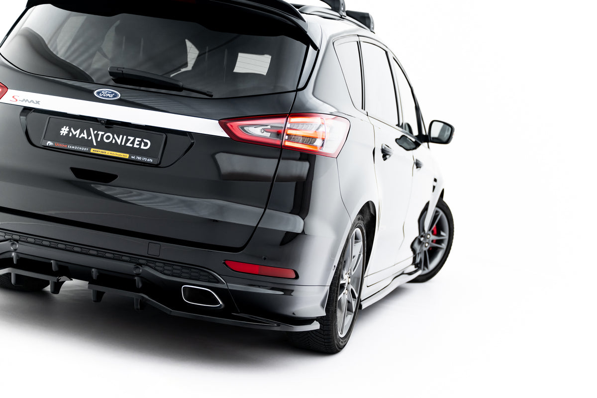 Baksplitter med vertikale barer montert på hekken til Ford S-Max ST-Line