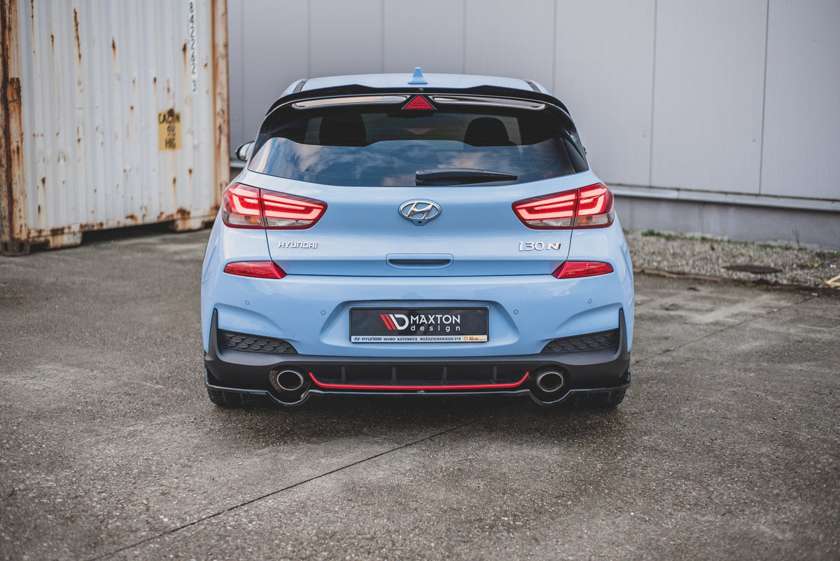 Nærbilde av diffuser i sort ABS-plast for Hyundai i30 N MK3