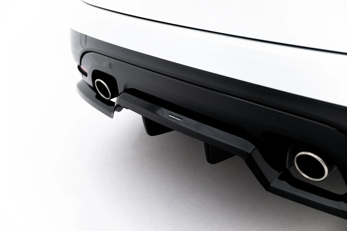 Baksplitter til Jaguar F-Pace S montert på nedre del av bakfangeren