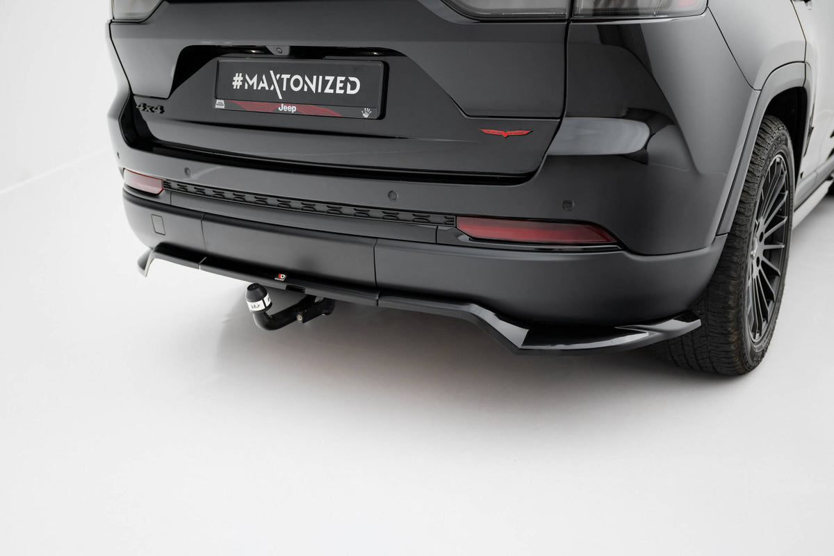 Nærbilde av vertikale stenger på Maxton Design diffuser til Grand Cherokee Trailhawk