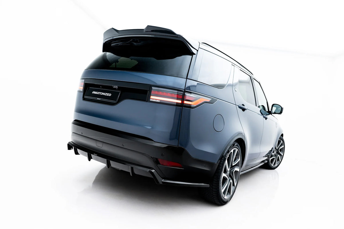 Diffuser i Gloss Black til Land Rover Discovery HSE Mk5 Facelift montert på bakfanger