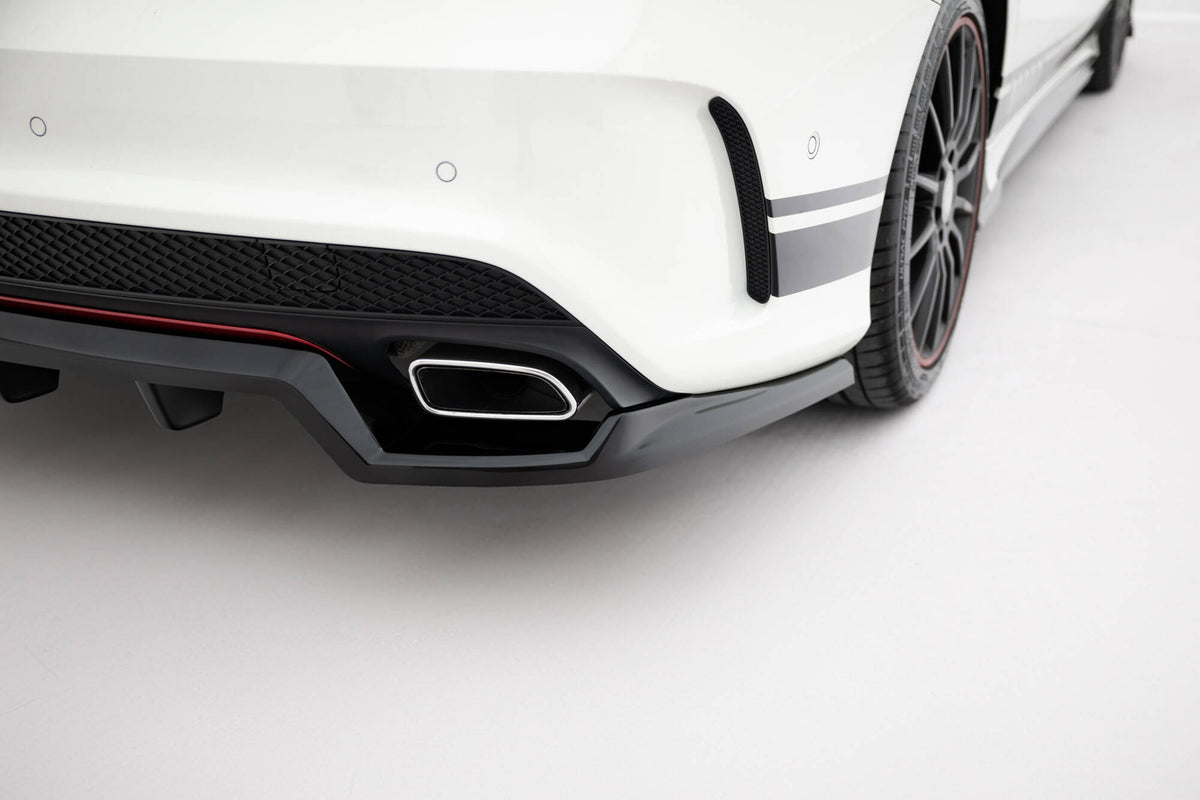 Maxton Design diffuser montert på Mercedes CLA C117 i skrå vinkel