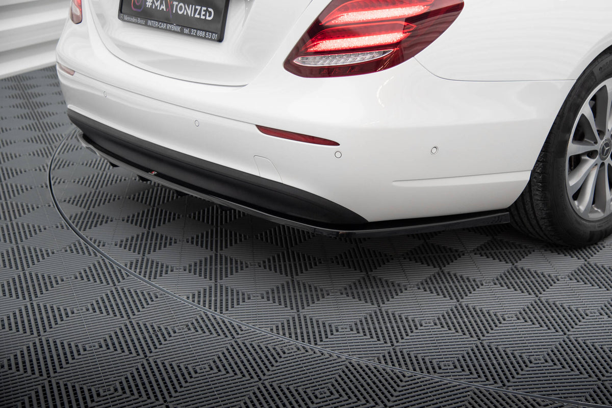 Diffuser Mercedes W213, sett fra siden med detaljer synlig