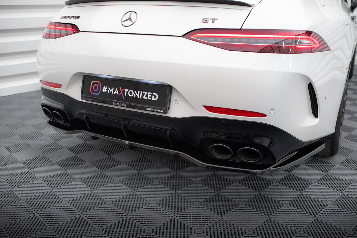 Diffuser med vertikale ribber til Mercedes AMG GT 43 4-Dørs Coupe sett bakfra