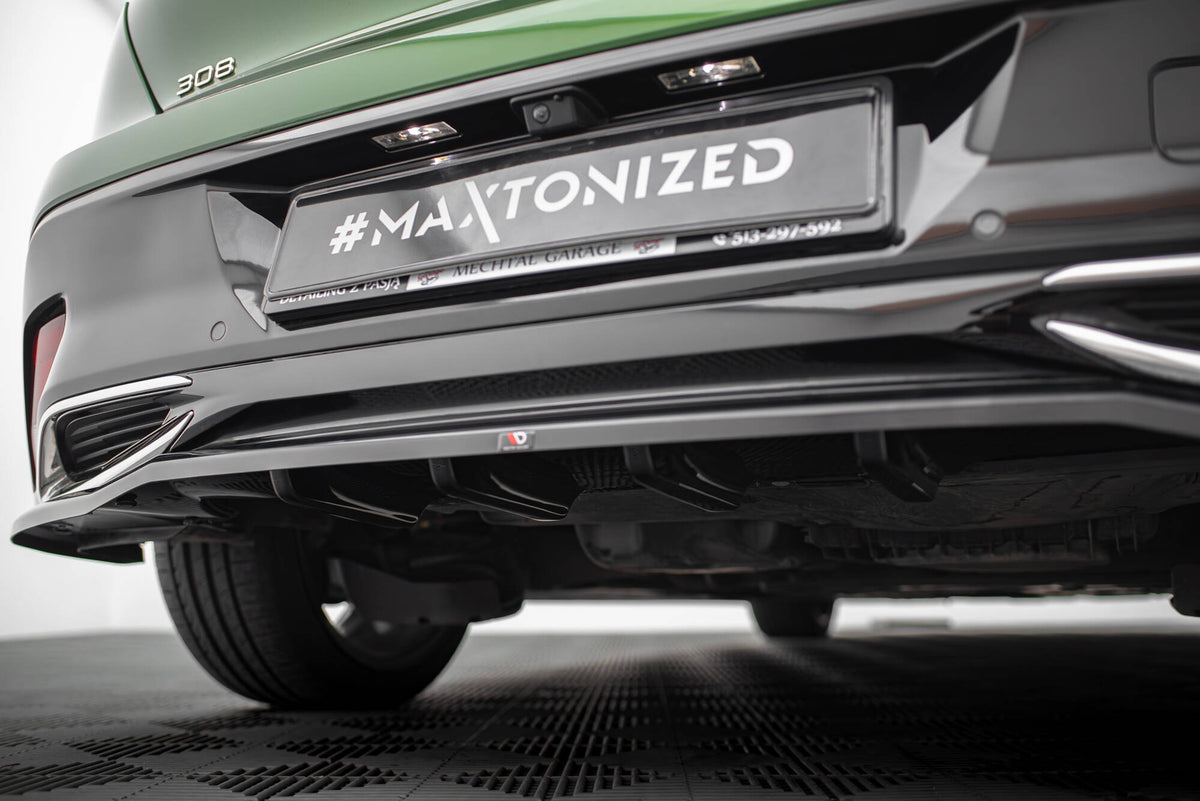 Bakdiffuser fra Maxton Design montert på Peugeot 308 GT Hatchback, skrå vinkel