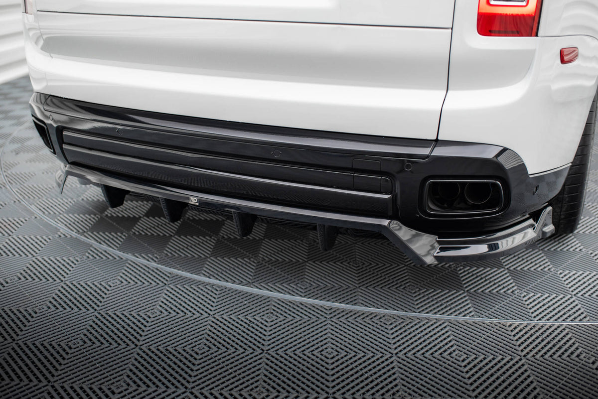 Diffuser med vertikale ribber til Rolls Royce Cullinan sett bakfra