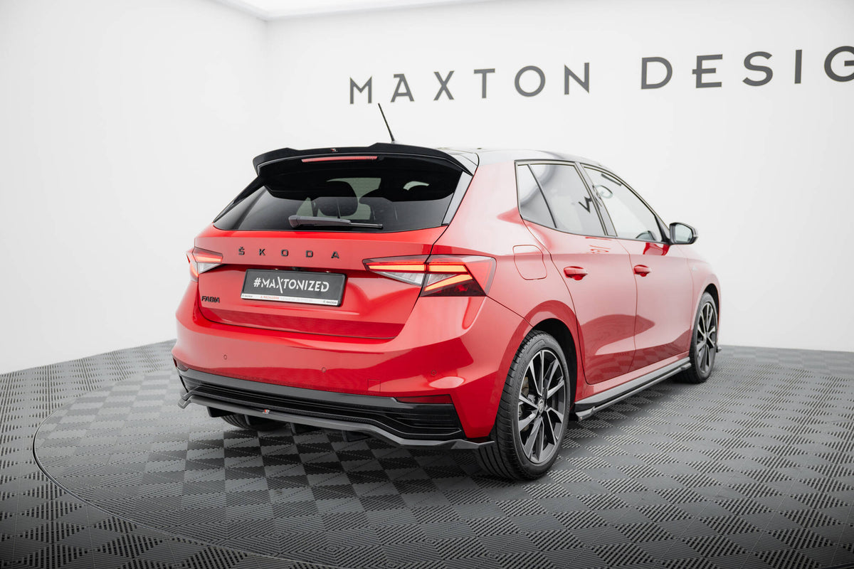 Maxton Design diffuser montert på Skoda Fabia Monte Carlo MK4 i skrå vinkel