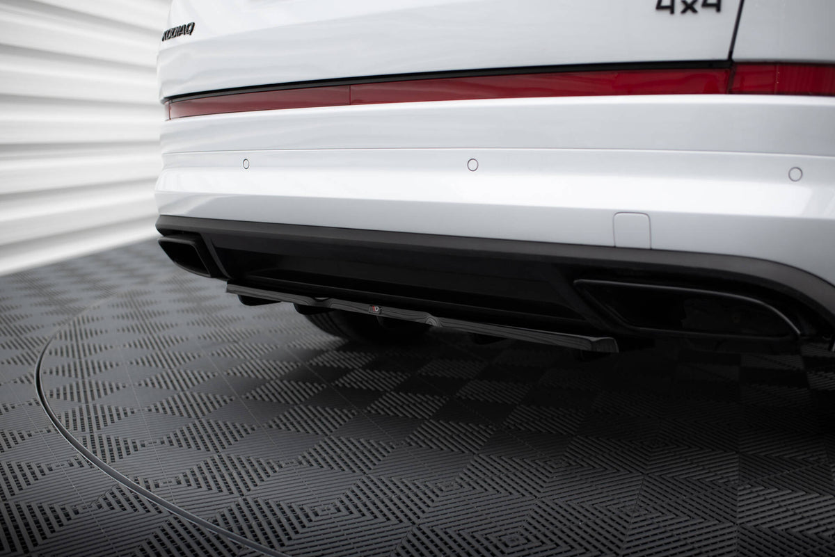 Bakre splitter for Skoda Kodiaq RS Facelift i nærbilde av vertikale stenger