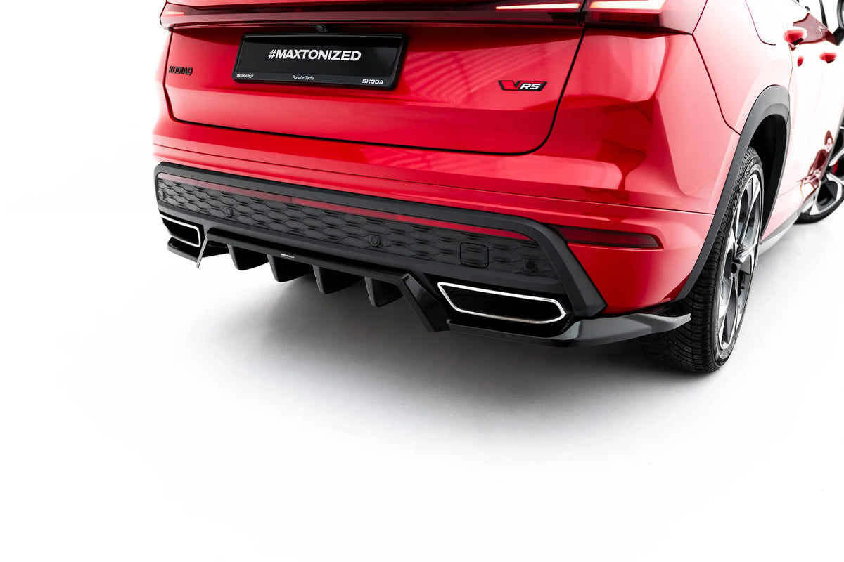 Detaljbilde av diffuserribber på hekksplitter til Skoda Kodiaq RS Mk2