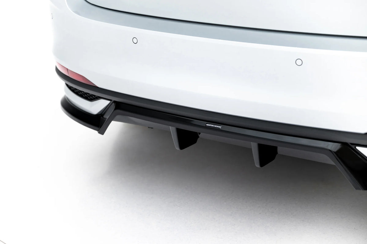 Skoda Scala Mk1 Facelift med Maxton Design diffuser på bakpartiet