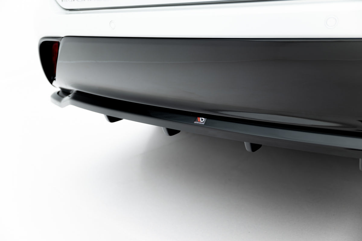 Nærbilde av vertikale stenger på diffuser til Toyota Highlander MK4