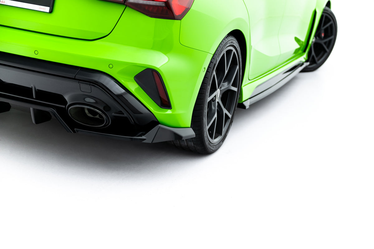 Bakre splitter til Audi RS3 Sportback 8Y Facelift sett fra siden
