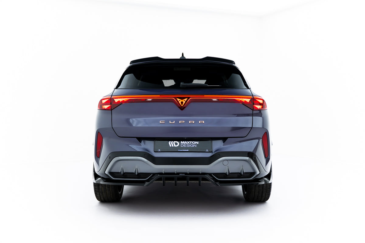Nærbilde av vertikale ribber på baksplitter til Cupra Terramar Mk1