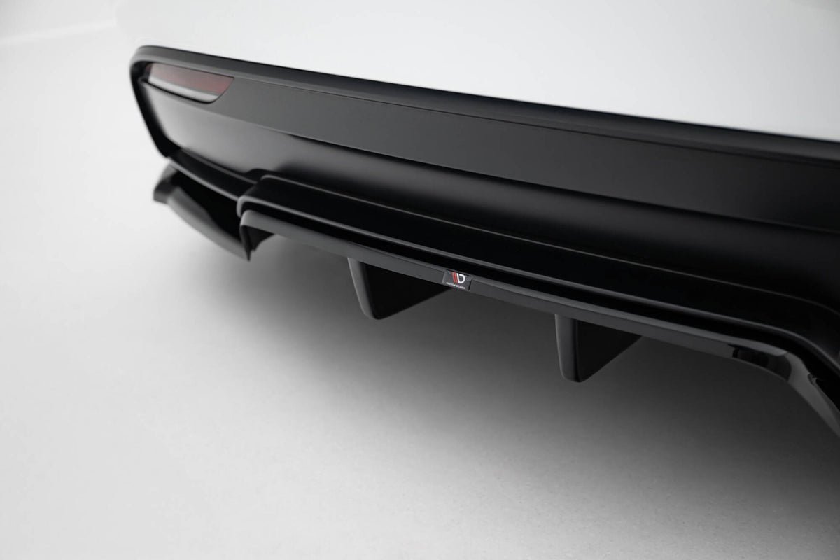 Nærbilde av det aerodynamiske designet på diffuseren til Tesla Model 3 Performance Facelift