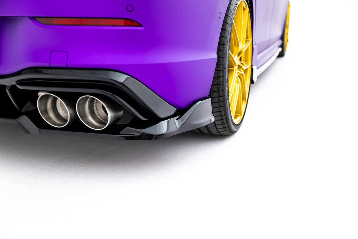 Diffuser V.1 for VW Golf 8 R Facelift montert på bil med sportslig styling