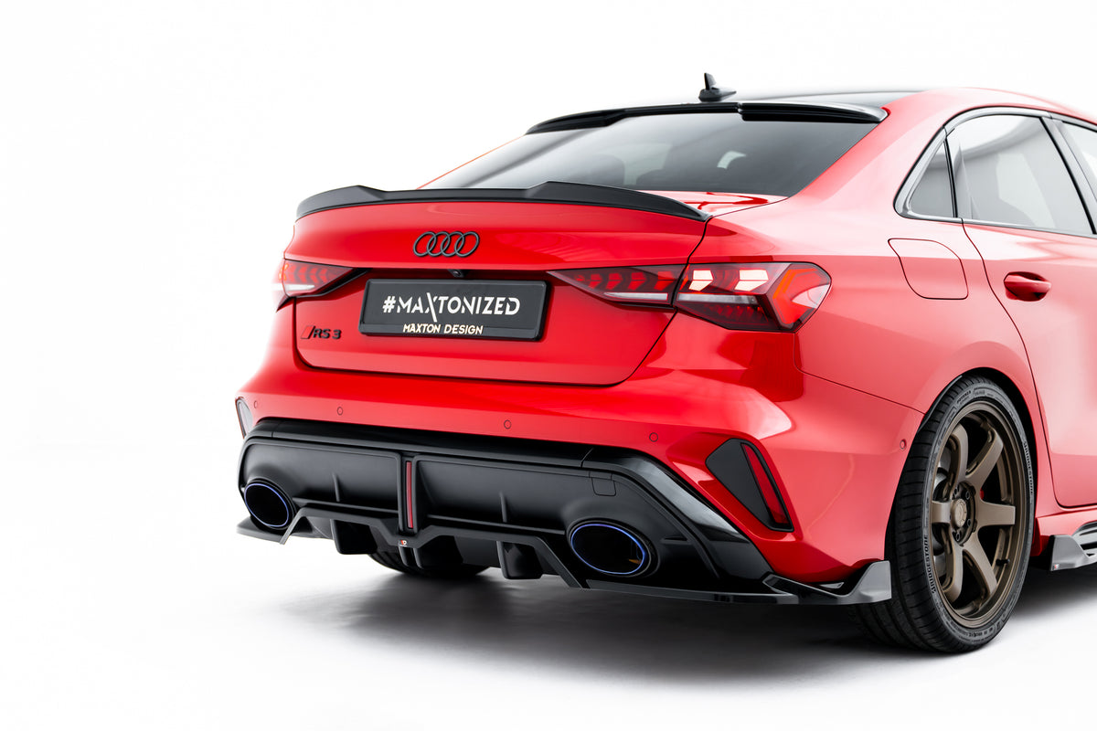 Diffuser til Audi RS3 Sedan 8Y Facelift V.2 montert under bakstøtfanger i sort finish