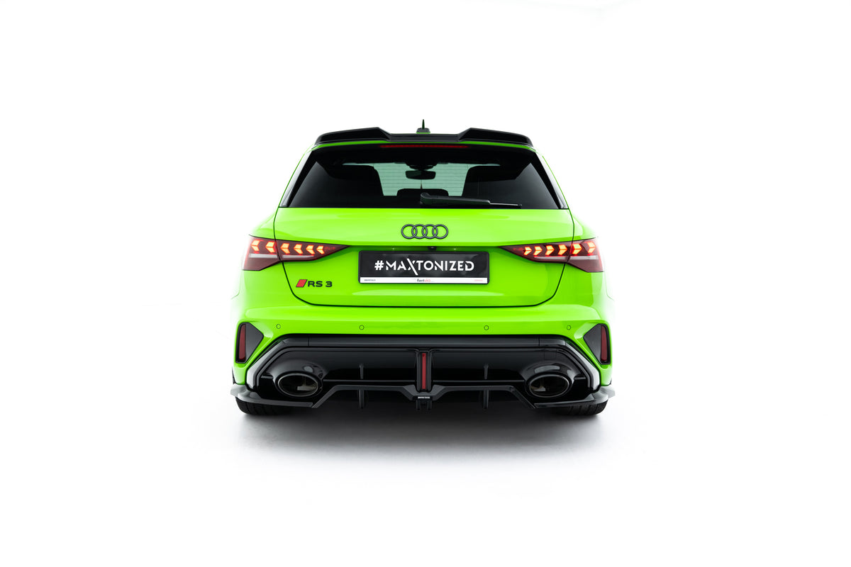 Hekksplitter i blank sort montert bak på Audi RS3 Sportback 8Y Facelift