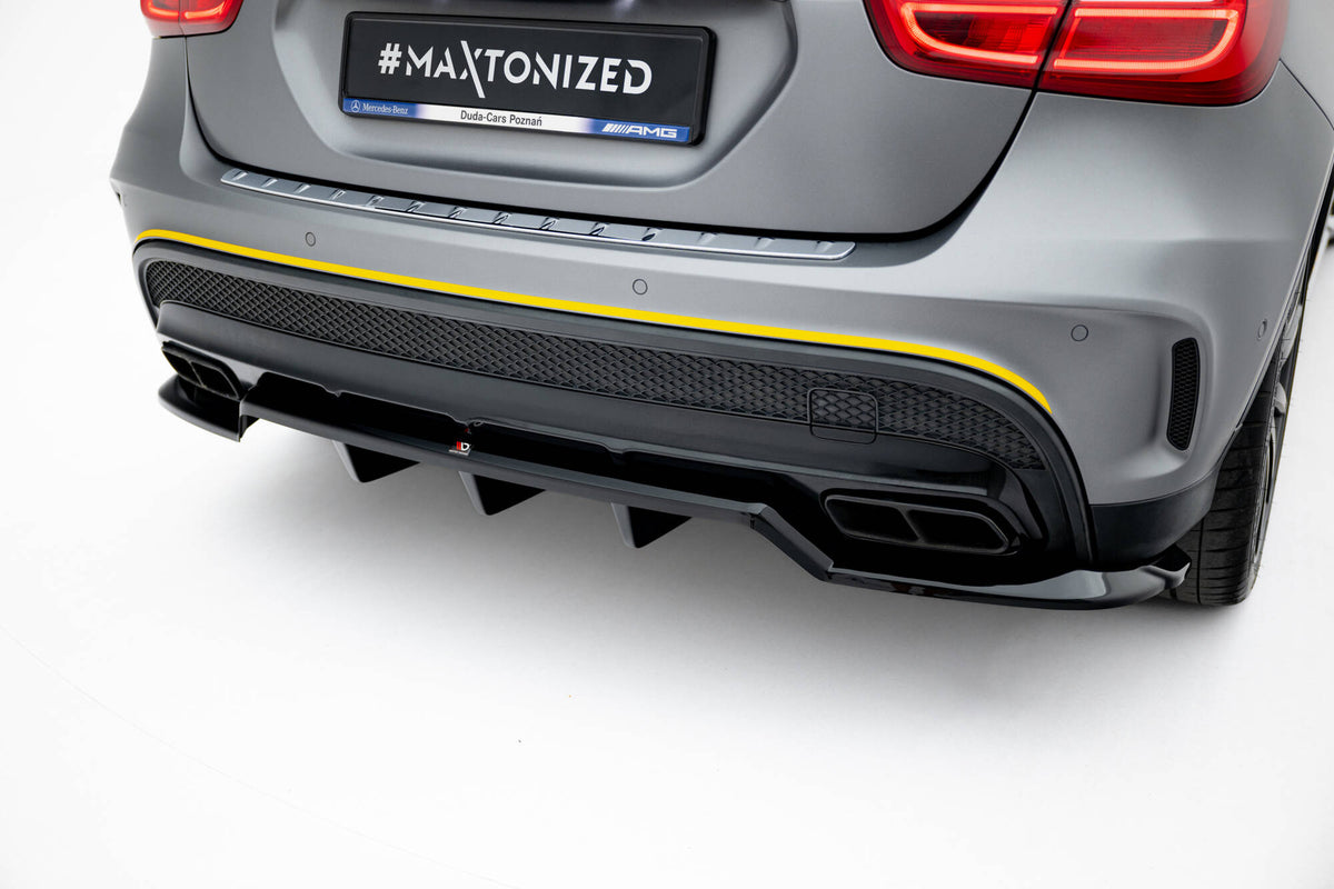 Diffuser V.2 for Mercedes GLA 45 AMG X156 sett bakfra med vertikale stenger