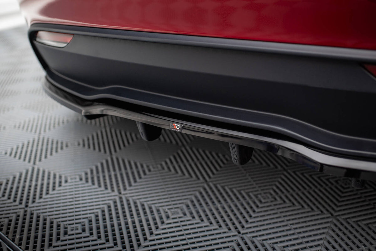 Nærbilde av diffuser V.2 for Tesla Model 3 Highland med matt sort finish og aerodynamiske linjer