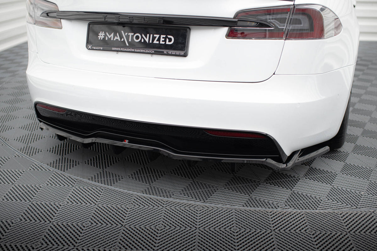 Diffuser V.2 til Tesla Model S Plaid Mk1 Facelift sett rett bakfra