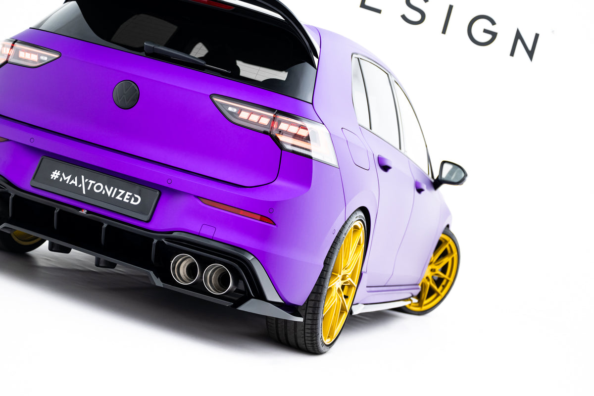 Diffuserplate V.2 til VW Golf 8 R Facelift – nærbilde av overflatestruktur i sort ABS-plast
