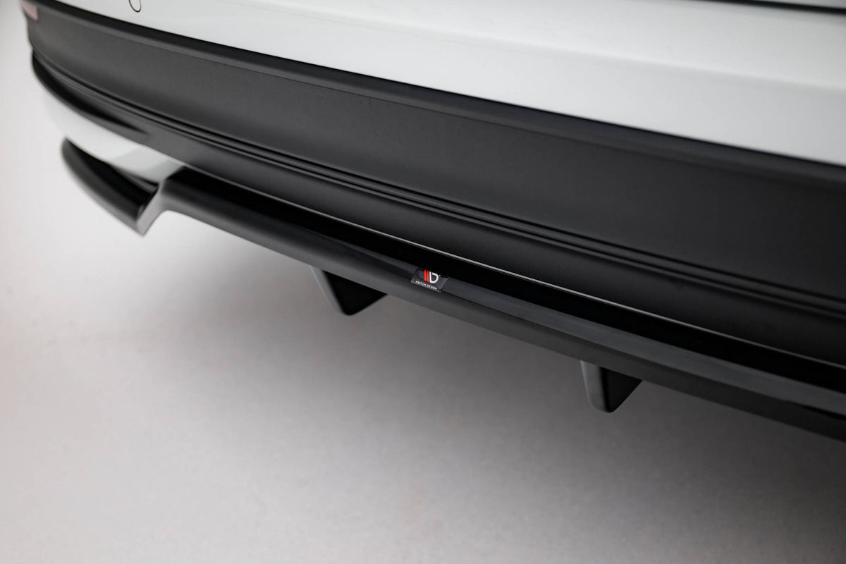 Maxton Design diffuser montert på VW Passat B9, skrå vinkel fra høyre