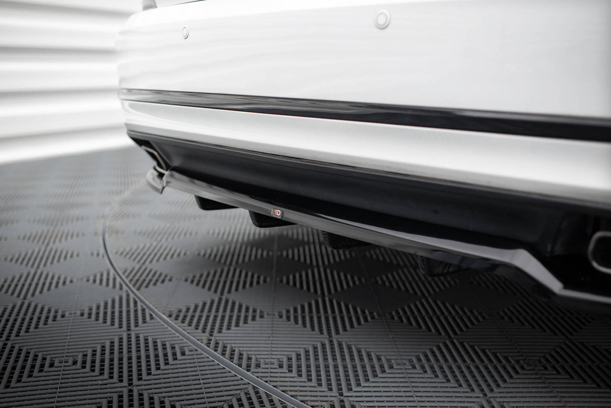 Nærbilde av vertikale stenger på Maxton Design diffuser til VW Passat GT