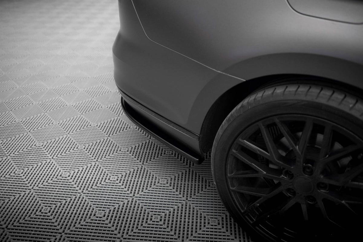 Maxton Design bakdiffuser for VW Passat B8 R-Line i strukturert svart, sett ovenfra