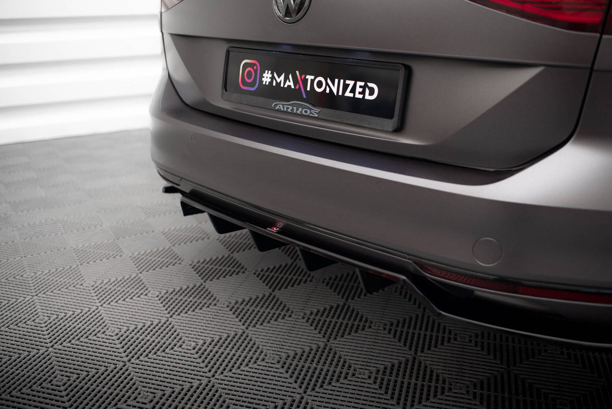 VW Passat R-Line B8 diffuser med detalj av overflate og profil fra siden
