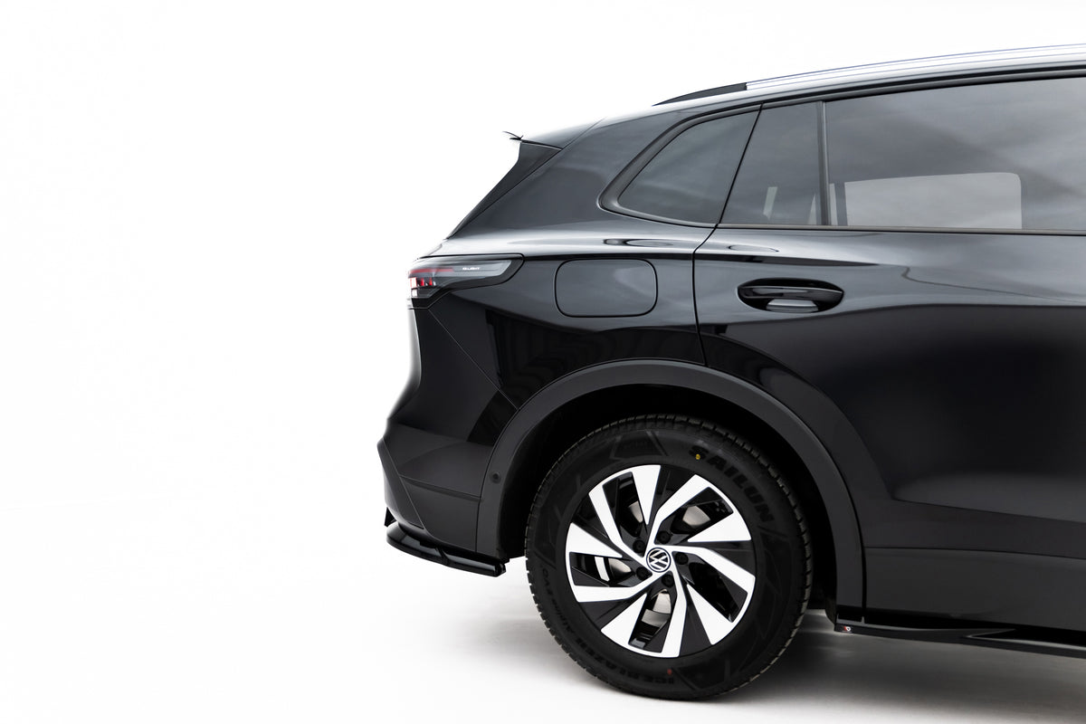 Maxton Design diffuser montert på bakre støtfanger VW Tiguan MK3 i skrå vinkel