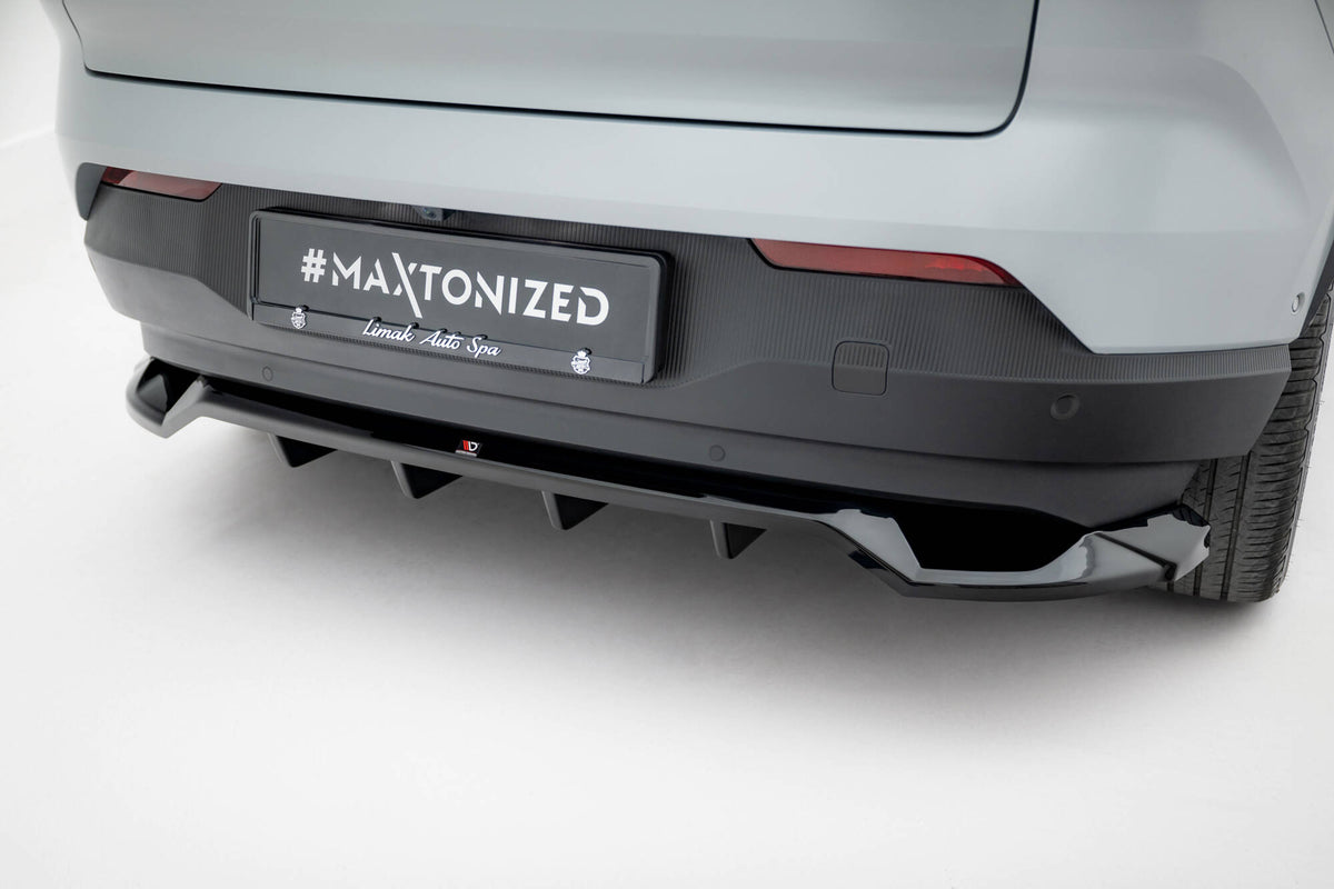 Bakre diffuser med vertikale stenger til Volvo EX30 Mk1 sett bakfra