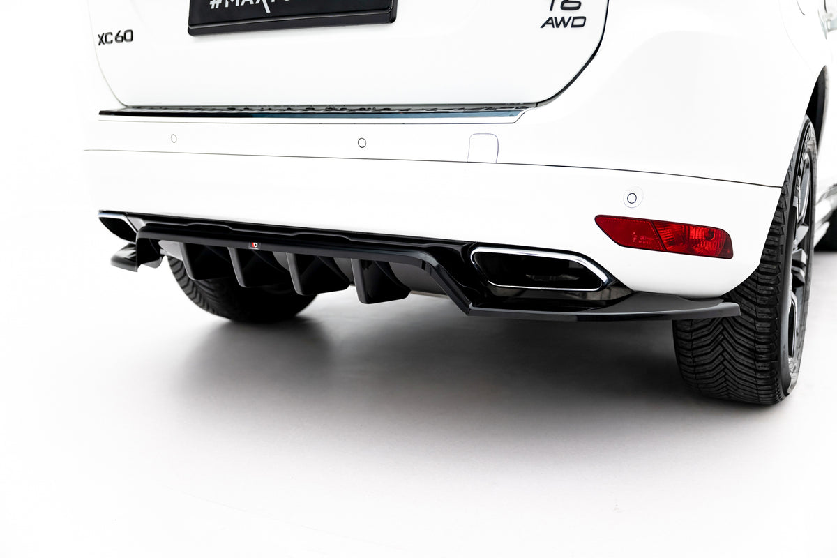 Maxton Design diffuser montert på Volvo XC60 Facelift, skrå vinkel