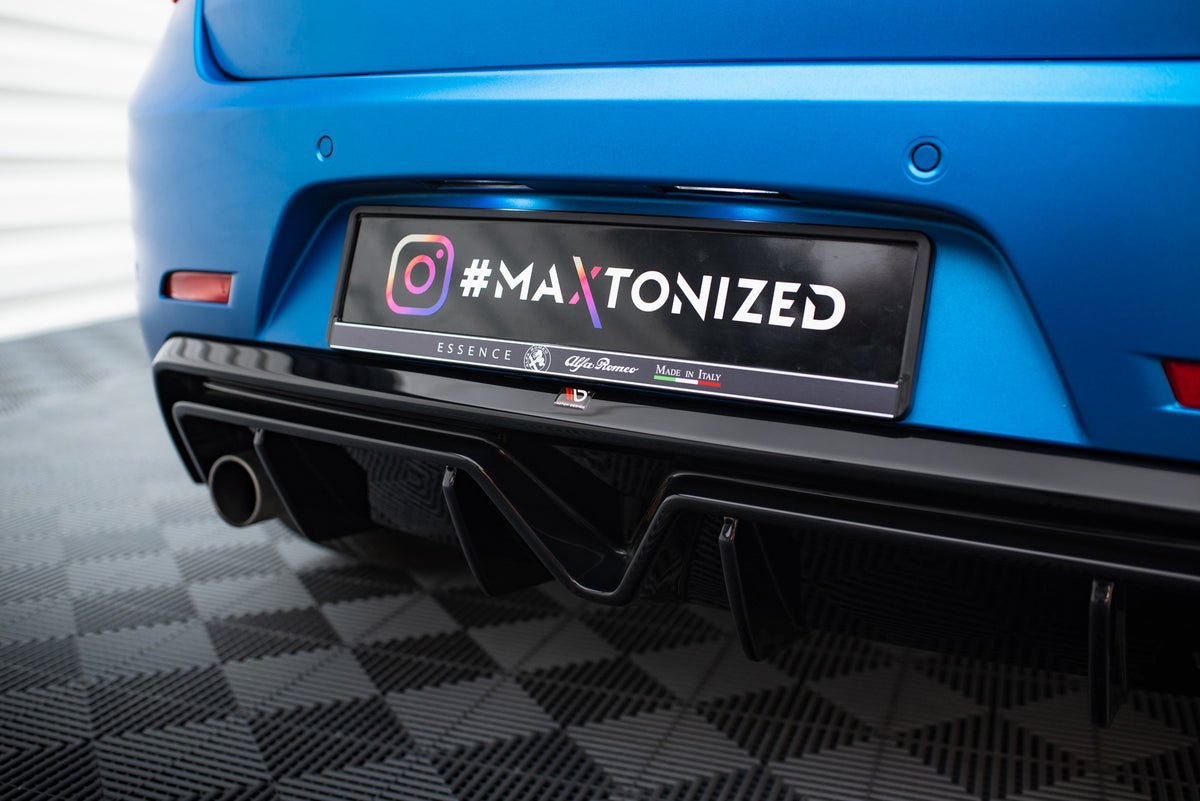 Bakre valance fra Maxton Design for Giulietta i strukturert svart, skrå vinkel
