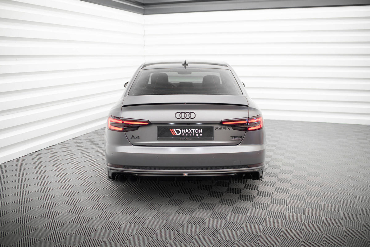 Bakre valance til Audi A4 S-Line B9 i nærbilde av eksosutskjæring