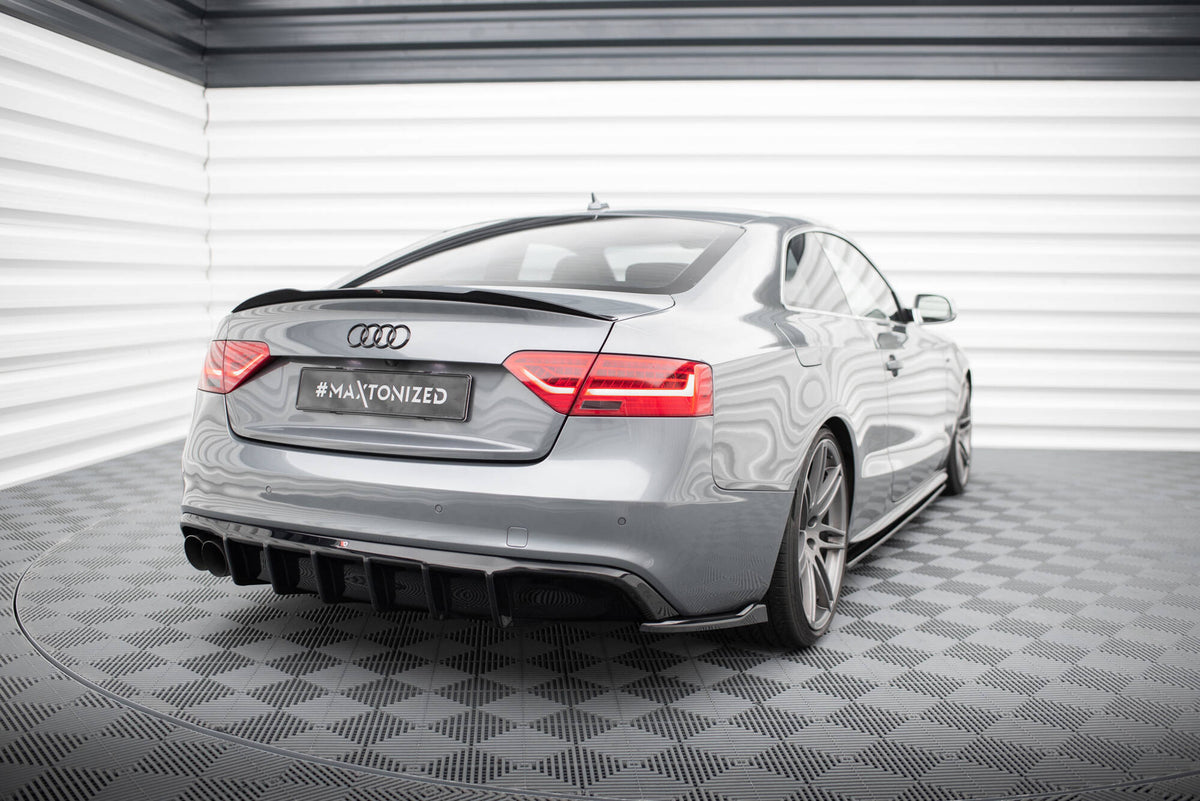 Bakre diffuser fra Maxton Design montert på Audi A5 Coupe 8T Facelift i skrå vinkel