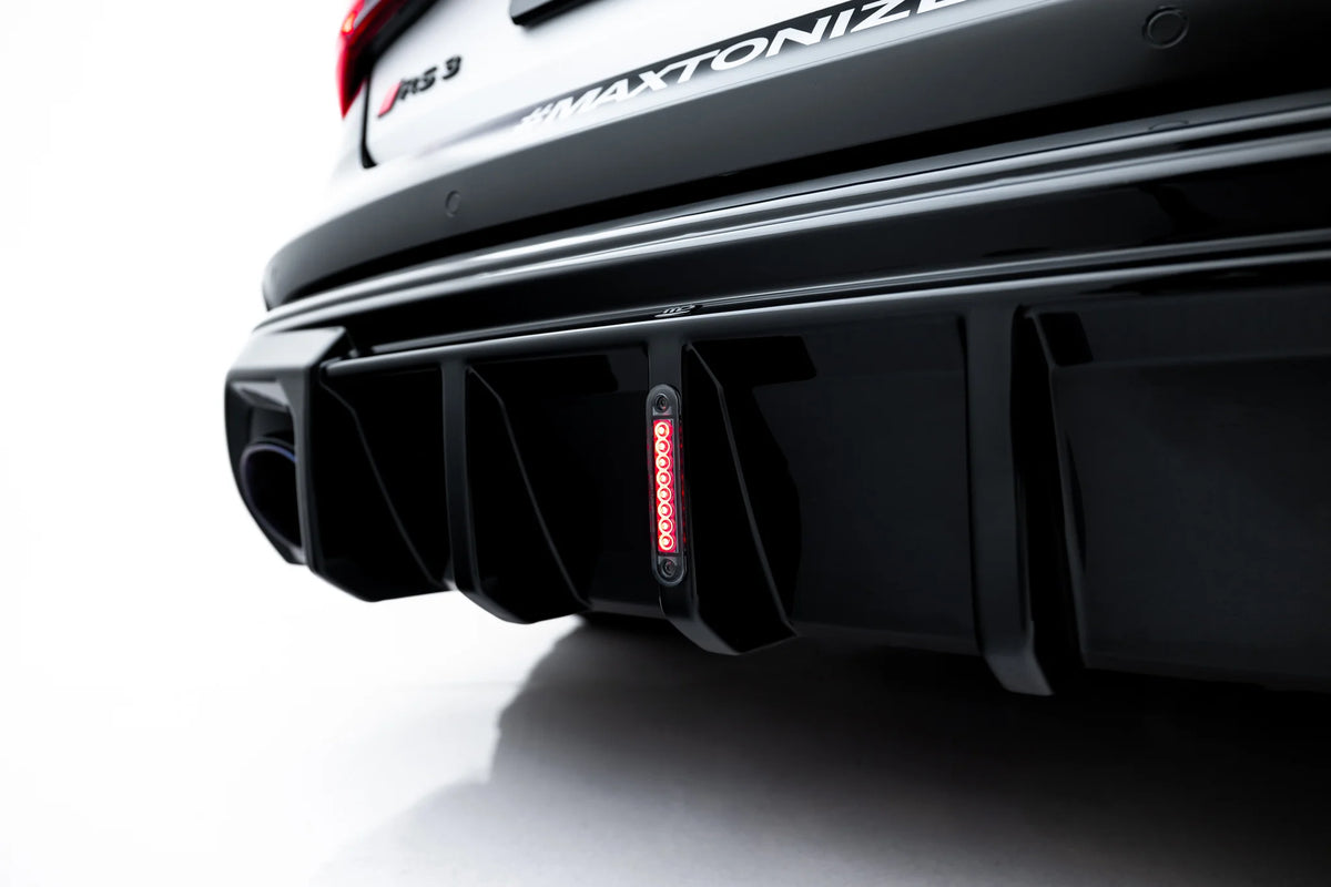 Maxton Design diffuser til Audi RS3 8Y Facelift med LED-lys