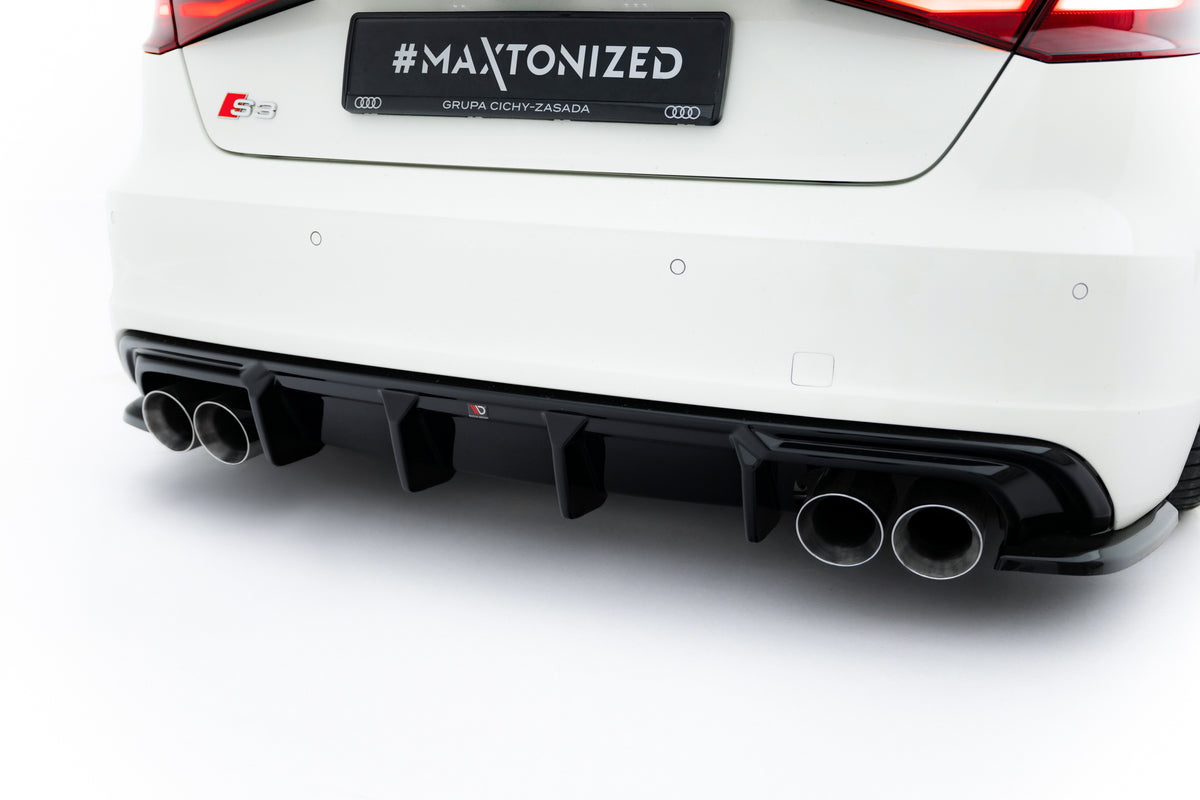 Maxton Design bakdiffuser montert på Audi S3 Sportback 8V, skrå vinkel